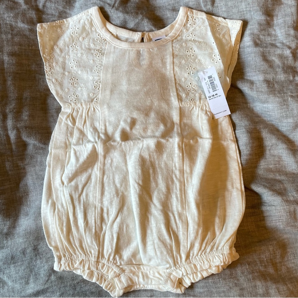NWT Old Navy baby/toddler girl cream romper size 12-18 months